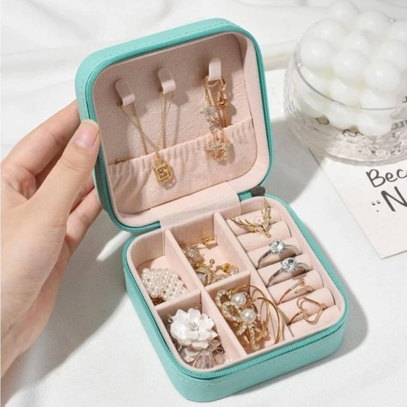 Miniature Travel Jewelry Organizer Box - Picture 6 of 9